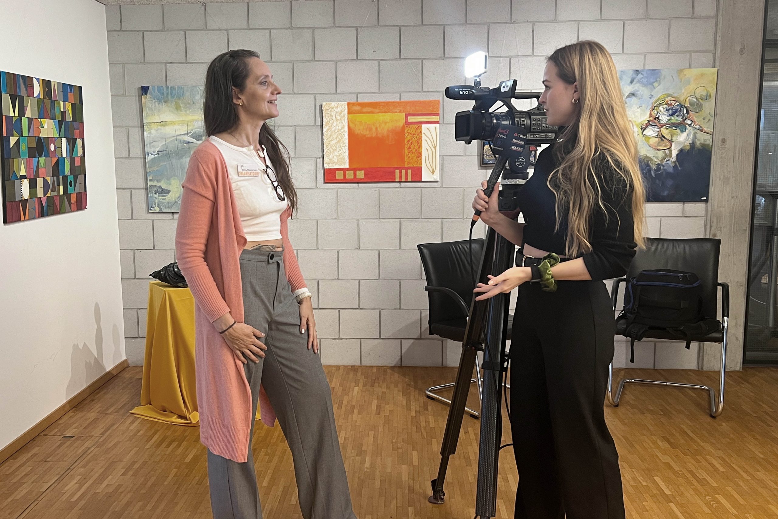 crowd forming a talk bubble, 3d render