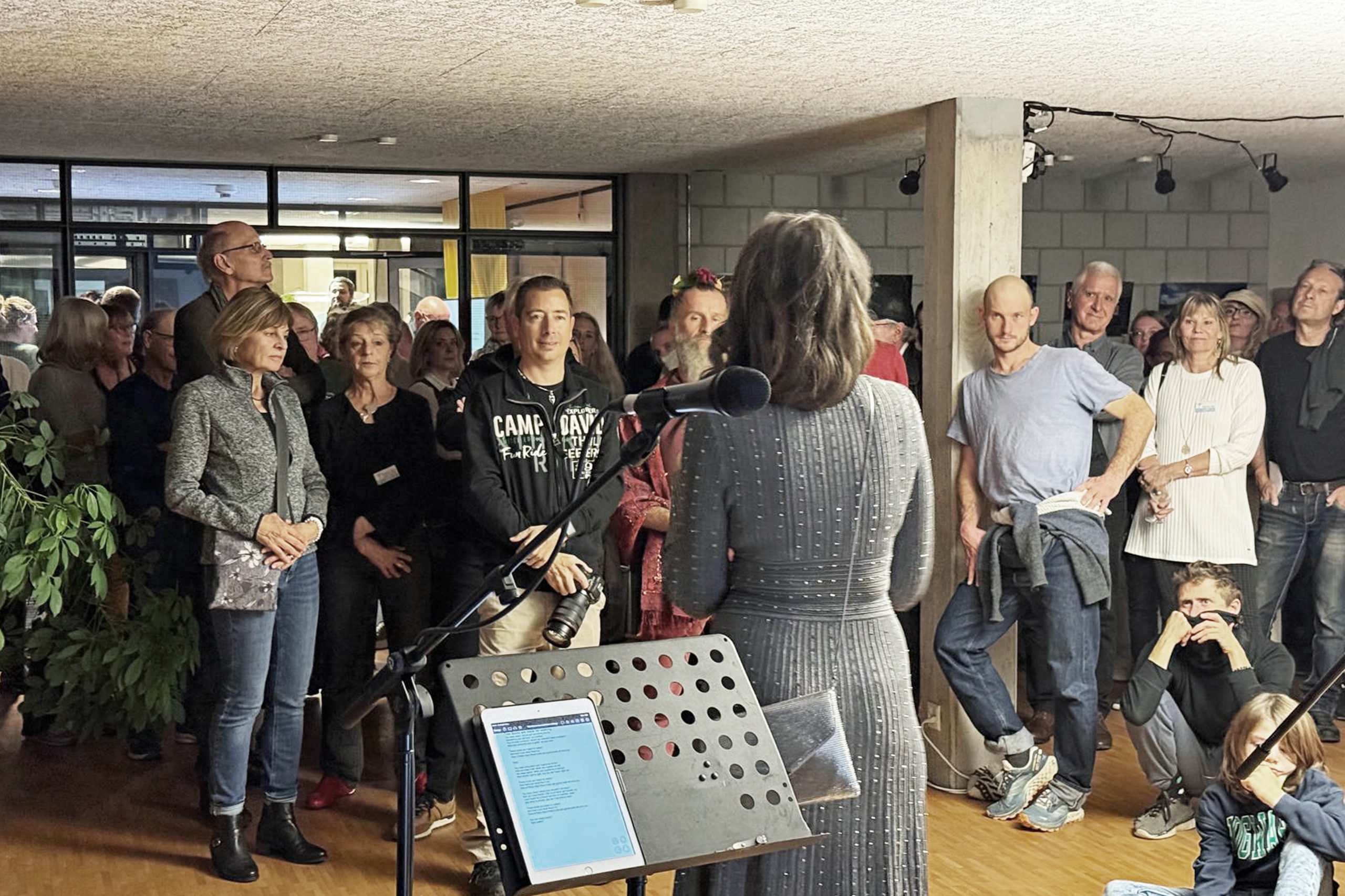 crowd forming a talk bubble, 3d render